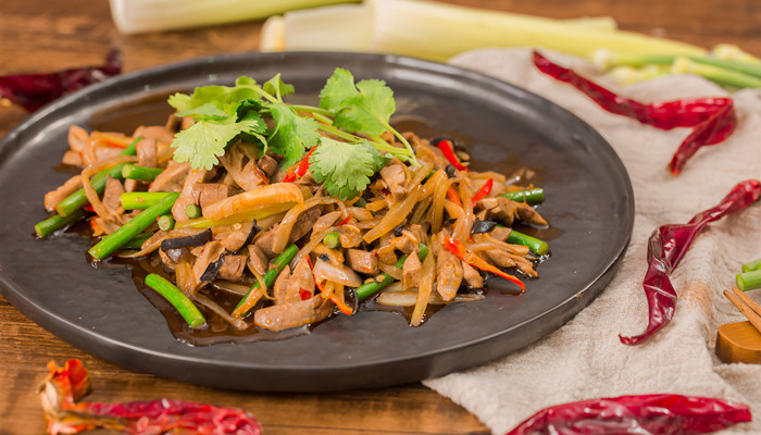 香菜和什么一起炒好吃 香菜和什么搭配炒好吃