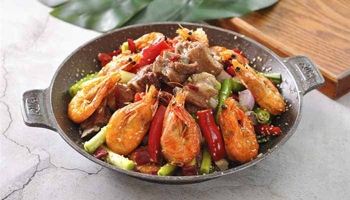 大虾和什么一起炒好吃 大虾和什么一起炒好吃啊